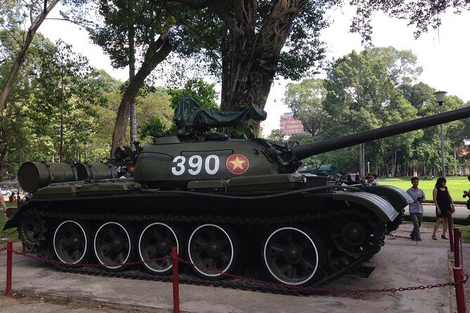 Small-group Saigon City & Cu Chi Tunnels Day Trip - Củ Chi Tunnels: propaganda video, traps, and authentic underground spaces