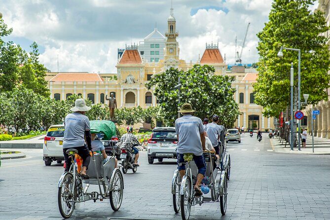 Small-group Saigon City Tour: 1-day Must-See Icons & Cyclo Ride - Emperor Jade Pagoda: atmosphere and statuary