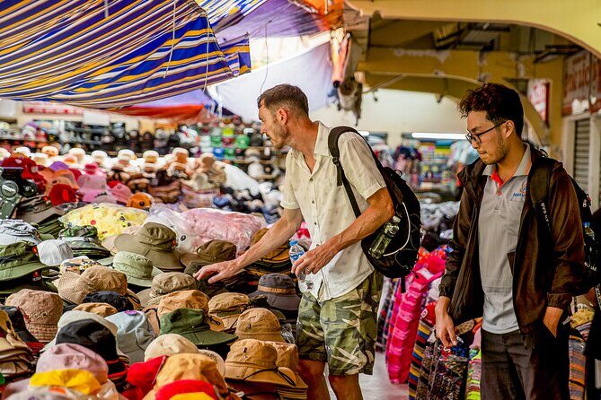 Small-group Saigon City Tour: 3-Hour Cyclo Ride to Hidden Stories - Ba Thien Hậu Temple in District 5: a Chinese-Vietnamese religious blend