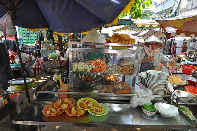 Small-group Street Food Lover by Motorbike (04 hours) - How the guide experience shapes the whole tour