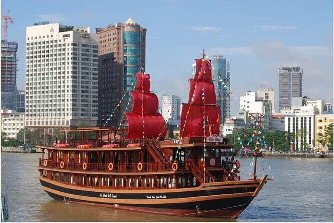 Street Food Adventure in Ho Chi Minh City - Short sightseeing ride: connecting neighborhoods to your food stops