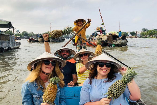 The hidden Fabulous Floating Market and Small Canal - The noodle house stop: rice paper and noodles you make yourself