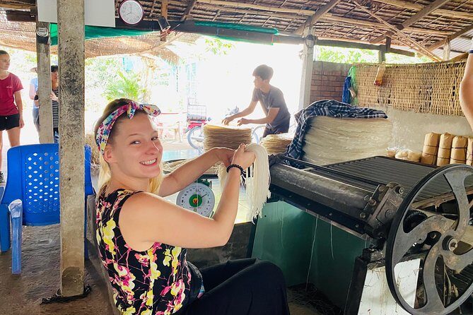 The hidden Fabulous Floating Market and Small Canal - Gliding through small canals: where the Mekong looks less touristy