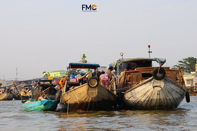 The hidden Fabulous Floating Market and Small Canal - Guides and boat size: where the tour really earns its rating