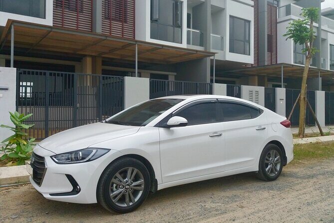 (TOP) Private car: Ho Chi Minh Airport (SGN) from/to HCM center - Entering the airport flow with a name-sign pickup