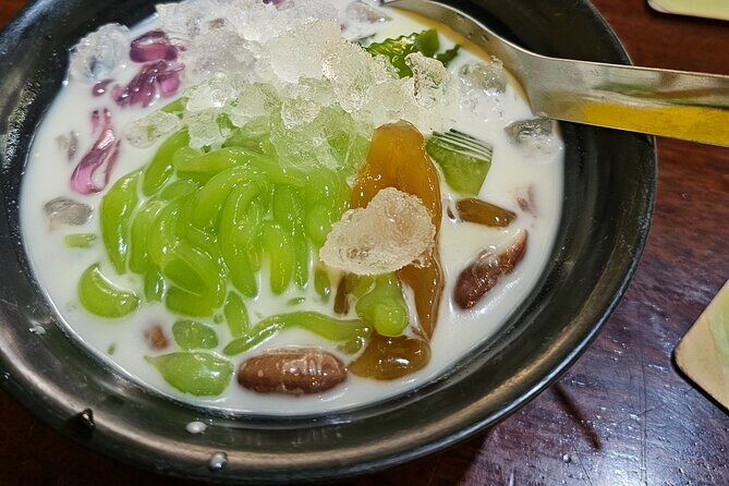 Unique Taste of Saigon Street Food Tour - The guide’s job: more than translating menus