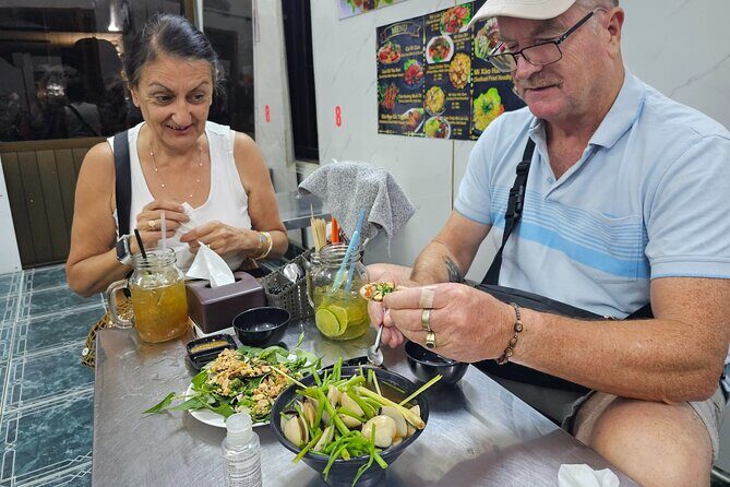 Unique Taste of Saigon Street Food Tour - Stop 1: rice paper salad, tropical juice, and an easy kickoff