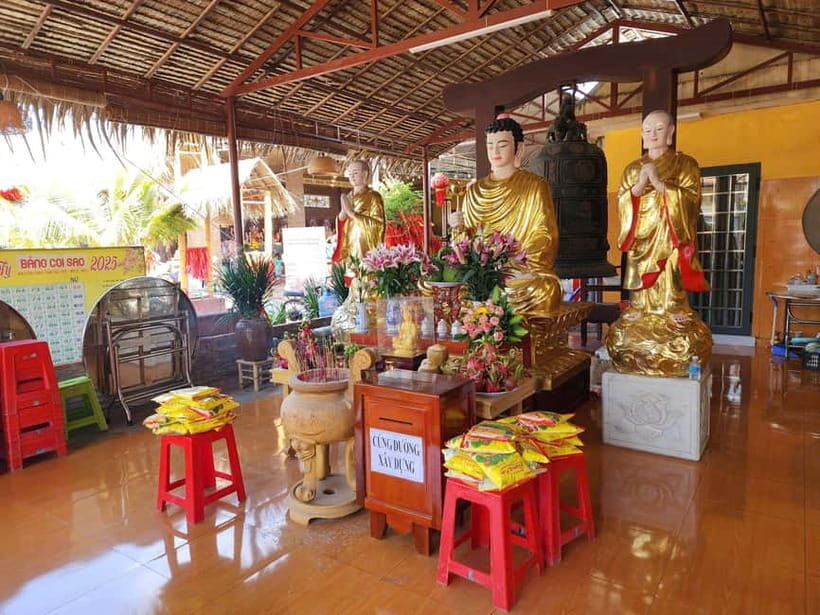 VIP Tour Authentic Mekong Delta & Local pagoda by SpeedBoat - Rowing through small canals: conical-hat boats and real riverside routines