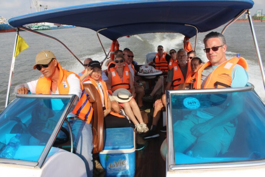 VIP Tour Enjoy Romantic Sunset by Speed Boat Free Cocktail - From District 1 to the Water: How This Starts Smooth