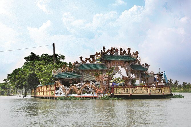 VIP Tour in Dragon Floating Temple sightseeing by SpeedBoat - What this VIP SpeedBoat tour feels like on the water