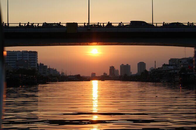 VIP Tour in Saigon: Romantic Sunset Cocktail by SpeedBoat - Comfort and safety: the small touches that prevent travel annoyance