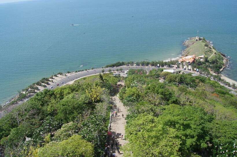 Vung Tau Beach Full Day Trip From Ho Chi Minh City - Jesus Christ Statue: 1000 Steps Up, Then 1000 Down